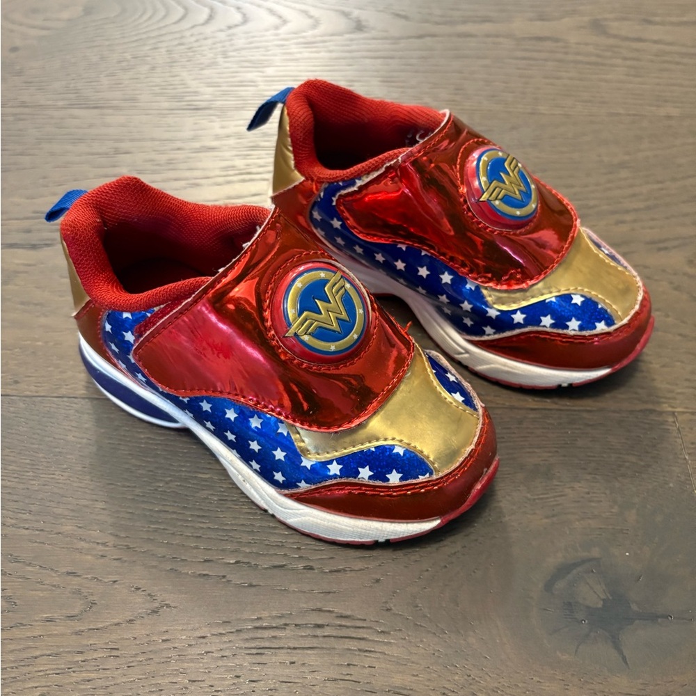 Wonder Woman kids light up runners 8T EUC worn twice
